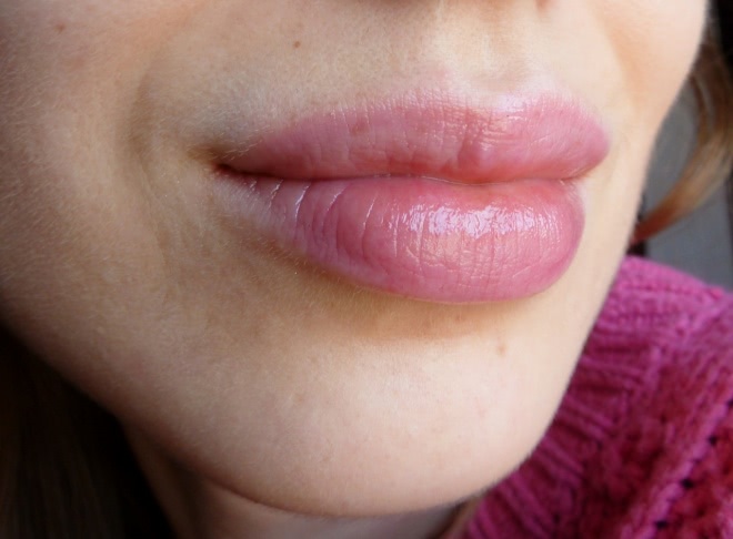 Увлажняющая помада-бальзам для губ Chubby Stick Moisturizing Lip Colour Balm #16 Voluptuous Violet и #12 Oversized orange