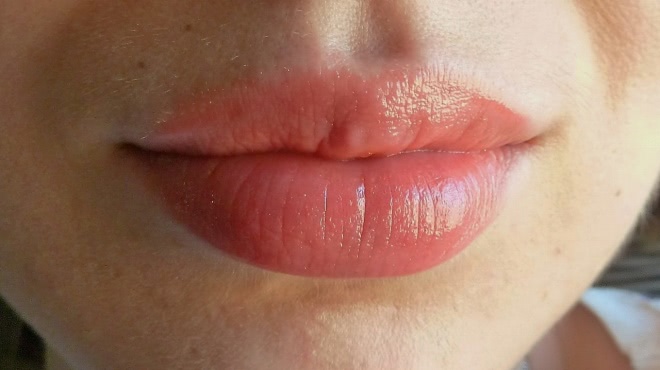 Увлажняющая помада-бальзам для губ Chubby Stick Moisturizing Lip Colour Balm #16 Voluptuous Violet и #12 Oversized orange