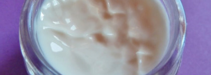 Уход за кожей вокруг глаз: KIEHL'S Creamy Eye Treatment with Avocado и Dr. Pierre Ricaud Regard Regard Jeunesse Integral Anti-Age Eye Contour Treatment