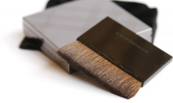 Хайлайтер Burberry - Fresh Glow Nude Radiance №01 luminous highlighting powder