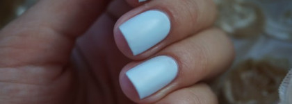 Летняя прохлада с лаком для ногтей Catrice Candy Shock C02 Play It Blue