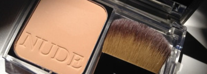 Dior Diorskin Nude Compact Natural Glow Radiant Powder Foundation SPF 10 PA+++ ― Компактная пудра-основа «Естественное сияние» в оттенке No. 033 ( Beige Abricot )