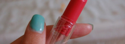 Губная помада Lipmania Very Me от Oriflame в оттенке "Дерзкий Мак"