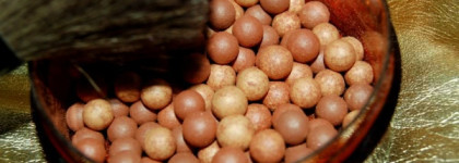 Пудра-шарики для лица и тела  Bronzer pearls «Glow» от Avon