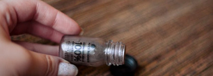 Yves Rocher 100% Natural Origin Loose Pearls – Рассыпчатые тени для век «Минералы & Растения»  - оттенок "Дымчатый перламутр"