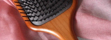 Into the woods - Массажная расческа для волос Aveda Wooden Paddle Brush