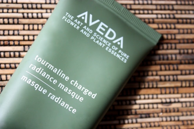 Маска для придания свежести и сияния коже лица Aveda Tourmaline Charged Radiance Masque