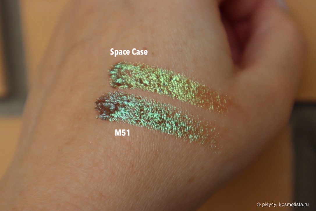 Сравнение оттенков Terra Moons Cosmetics: #M51 и #Space Case