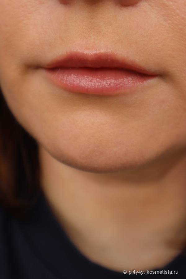 Lisa Eldridge Gloss Embrace Lip Gloss Muse в один тонкий слой