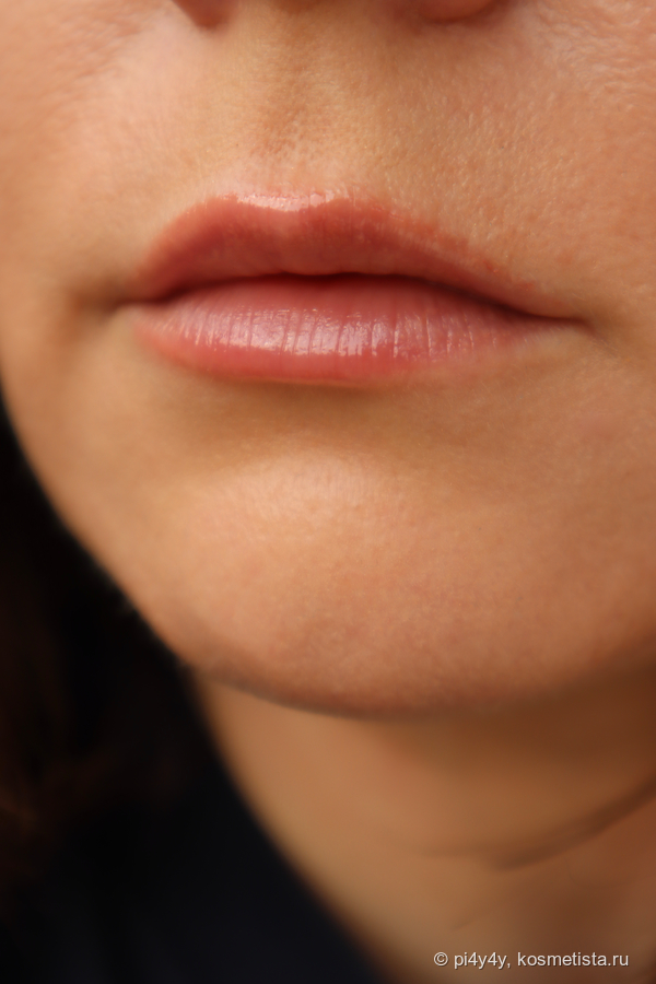 Lisa Eldridge Gloss Embrace Lip Gloss Muse через 1 час после нанесения в несколько слоев