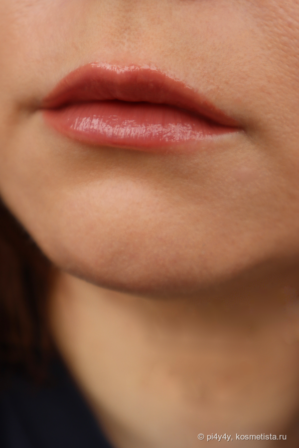 Lisa Eldridge Gloss Embrace Lip Gloss Muse в несколько слоев