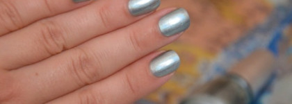 China Glaze. Лак для ногтей Holographic Don't be a luna-tic