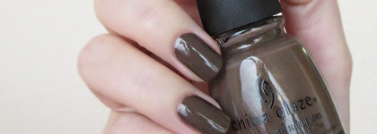 China Glaze Nail Lacquer with hardeners 935 "Ingrid"