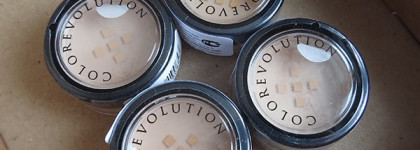 Минеральная пудра в четырех оттенках: Colorevolution Mineral Powder Foundation Porcelain, Sandstone, Toffee, Honey