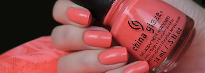 Полный сюрпризов China Glaze Nail Lacquer with hardeners Petal to the metal 81758
