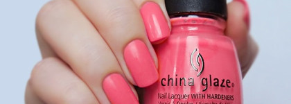 Полный сюрпризов China Glaze Nail Lacquer with hardeners Petal to the metal 81758