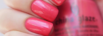 Идеальный лак для отпуска China Glaze "Strike a rose"