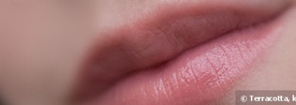 Бальзам-стик Clarins Eclat Minute Instant Light Lip Balm Perfector 02 Coral