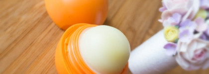 Хит или провал? Органические бальзамы EOS Smooth Sphere Lip Balm Medicated Tangerine и Strawberry Sorbet