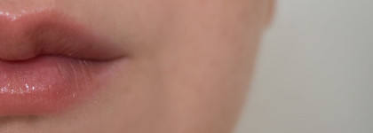 Деликатный нюд Guerlain Gloss D'Enfer 402 Browny Clap