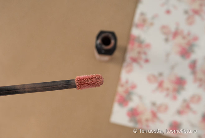 Деликатный нюд Guerlain Gloss D'Enfer 402 Browny Clap
