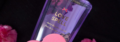 Victoria's Secret Love Spell Cherry Blossom & Peach Fragrance Mist