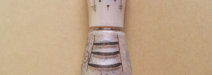 Essence The Lovely Little Things 04 My Flaky Caty