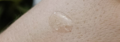 Следую положительным отзывам: La Roche Posay Effaclar Serum