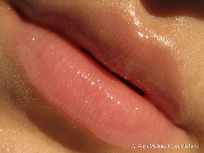 Роза в молоке Guerlain Gloss d'Enfer № 460 Rose Splatch