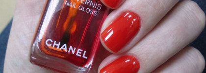 Дикий огонь Chanel Le Vernis Nail Gloss #530 Rouge Radical