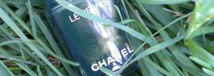 Волшебник изумрудного сада Chanel Le Vernis 536 Emeraude