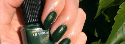 Волшебник изумрудного сада Chanel Le Vernis 536 Emeraude