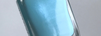 "True blue will never stain" Настоящий голубой цвет никогда не запятнаешь: Chanel Le Vernis Nail Colour #551 Coco Blue и Artdeco Art Couture № 850 heaven