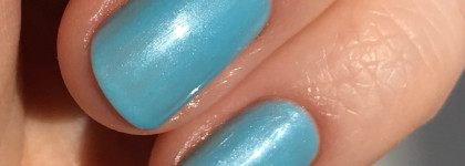 "True blue will never stain" Настоящий голубой цвет никогда не запятнаешь: Chanel Le Vernis Nail Colour #551 Coco Blue и Artdeco Art Couture № 850 heaven