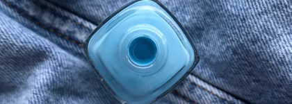 "True blue will never stain" Настоящий голубой цвет никогда не запятнаешь: Chanel Le Vernis Nail Colour #551 Coco Blue и Artdeco Art Couture № 850 heaven