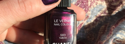 "Для космоса не существует времени": Chanel Le Vernis Nail Colour #583 Taboo