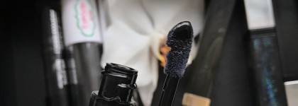 Поцелуй с шахтёром: моя коллекция чёрных блесков для губ