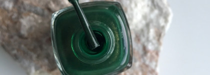 Листва на ногтях. Мои зеленые лаки Chanel: шиммер, крем, стекло