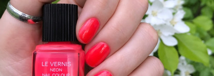 Чего не ожидаешь от Chanel: лак для ногтей с неоновым эффектом Chanel Le Vernis Neon Nail Colour #596 Rose Neon