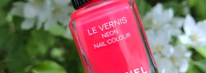 Чего не ожидаешь от Chanel: лак для ногтей с неоновым эффектом Chanel Le Vernis Neon Nail Colour #596 Rose Neon