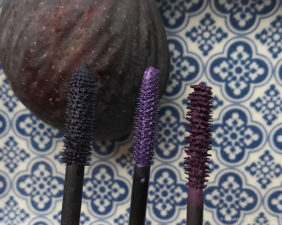 Справа налево: Chanel Le Volume De Chanel Mascara #100  Ardent Purple; Vivienne Sabo Cabaret Premiere #04; Guerlain Cils d’Enfer Mascara #02 Violet