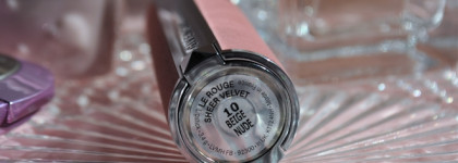 Идеальная новинка от Givenchy: нюдовая матовая помада Le Rouge Sheer Velvet в оттенке #10 Beige Nude