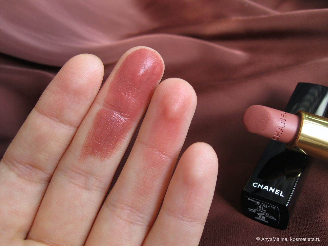 Яркий нюд Chanel Rouge Allure Velvet Luminous Matte Lip Colour #62