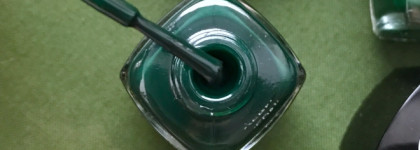 Chanel Le Vernis Longwear Nail Colour Fiction #582 и Emeraude #536: идея новогоднего маникюра