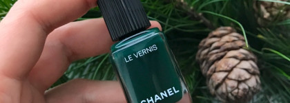 Chanel Le Vernis Longwear Nail Colour Fiction #582 и Emeraude #536: идея новогоднего маникюра