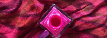 Кто-нибудь ещё носит розовый маникюр? YSL La Laque Couture #84 Catch Me Fuchsia
