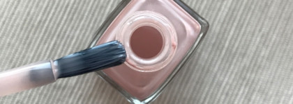 Не занудный нюд: идеальный бежевый лак Catrice More Than Nude Nail Polish #07 Nudie Beautie