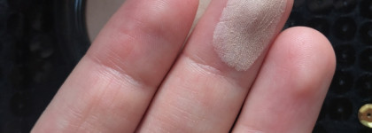 Такой Пэт лучше остаться за океаном. Пудра под глаза Pat Mcgrath Labs Skin Fetish: Sublime Perfection Blurring в оттенке Medium