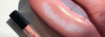Весь макияж одной матовой помадой? Легко, с Huda Beauty Liquid Matte Lipstick в оттенке Bombshell