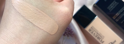 Стойкий тональный флюид на водной основе Dior Diorskin Forever Undercover 24H Full Coverage Water-Based 010 Ivory